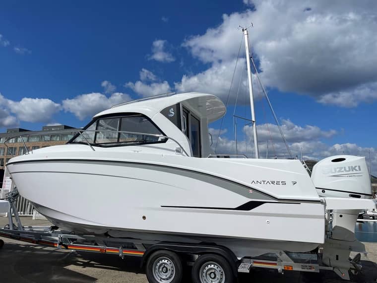 Beneteau Antares 7 — Дейбот / боурайдер, доставка из Китая