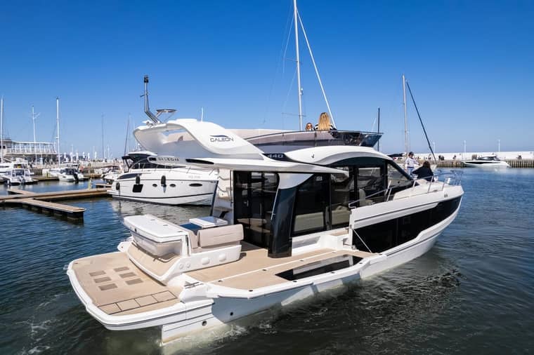 Galeon 440 Fly — Флайбридж 12–18 м, доставка из Китая