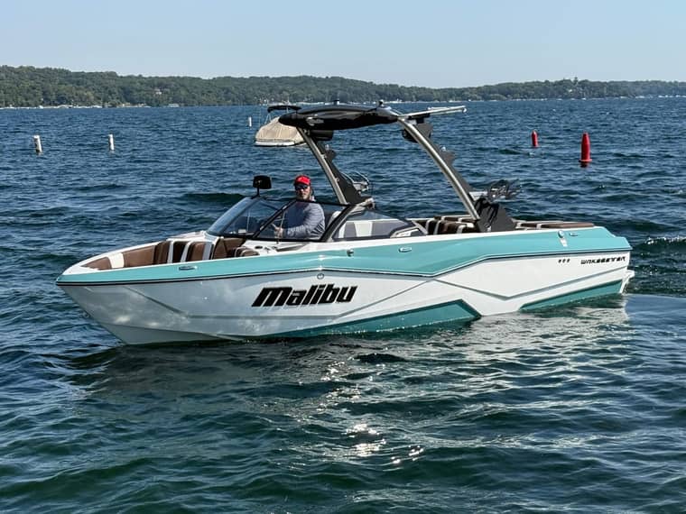 Malibu Wakesetter 22 LSV — Вейк / сёрф, доставка из Китая