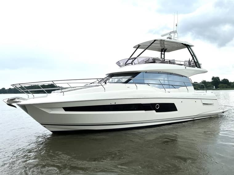 Prestige 460 — Флайбридж 12–18 м, доставка из Китая