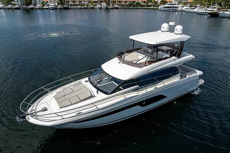 Prestige 520 — Флайбридж 12–18 м, доставка из Китая