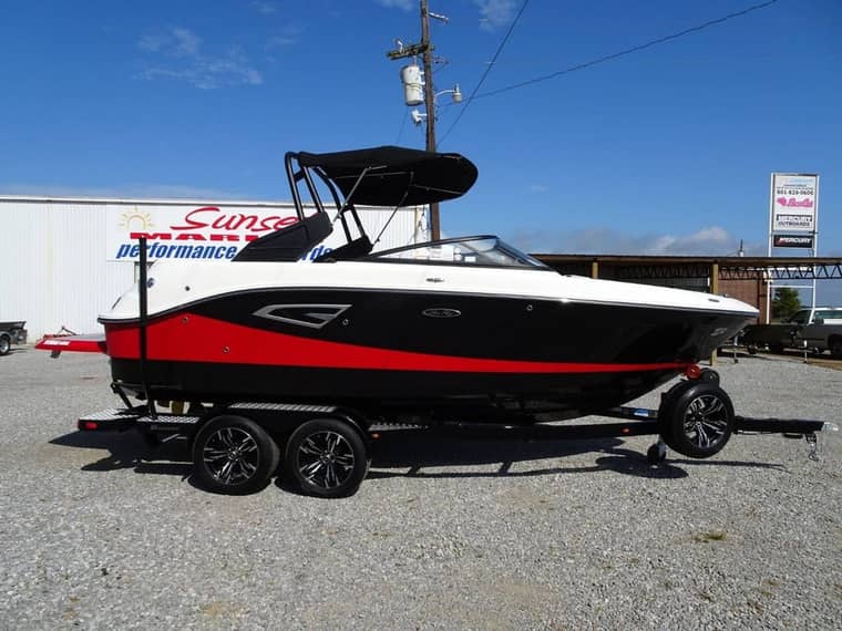 Sea Ray SLX-W 230 — Дейбот / боурайдер, доставка из Китая