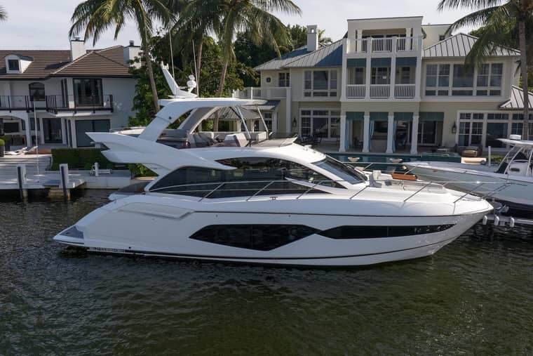Sunseeker Manhattan 52 — Флайбридж 12–18 м, доставка из Китая