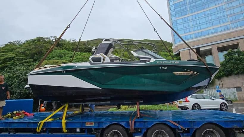 Nautique G23 на трале · Китай